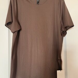 NWT Men’s Lululemon LAB Grid Mesh Short Sleeve Graphic Tee.Medium.Twilight Rose.
